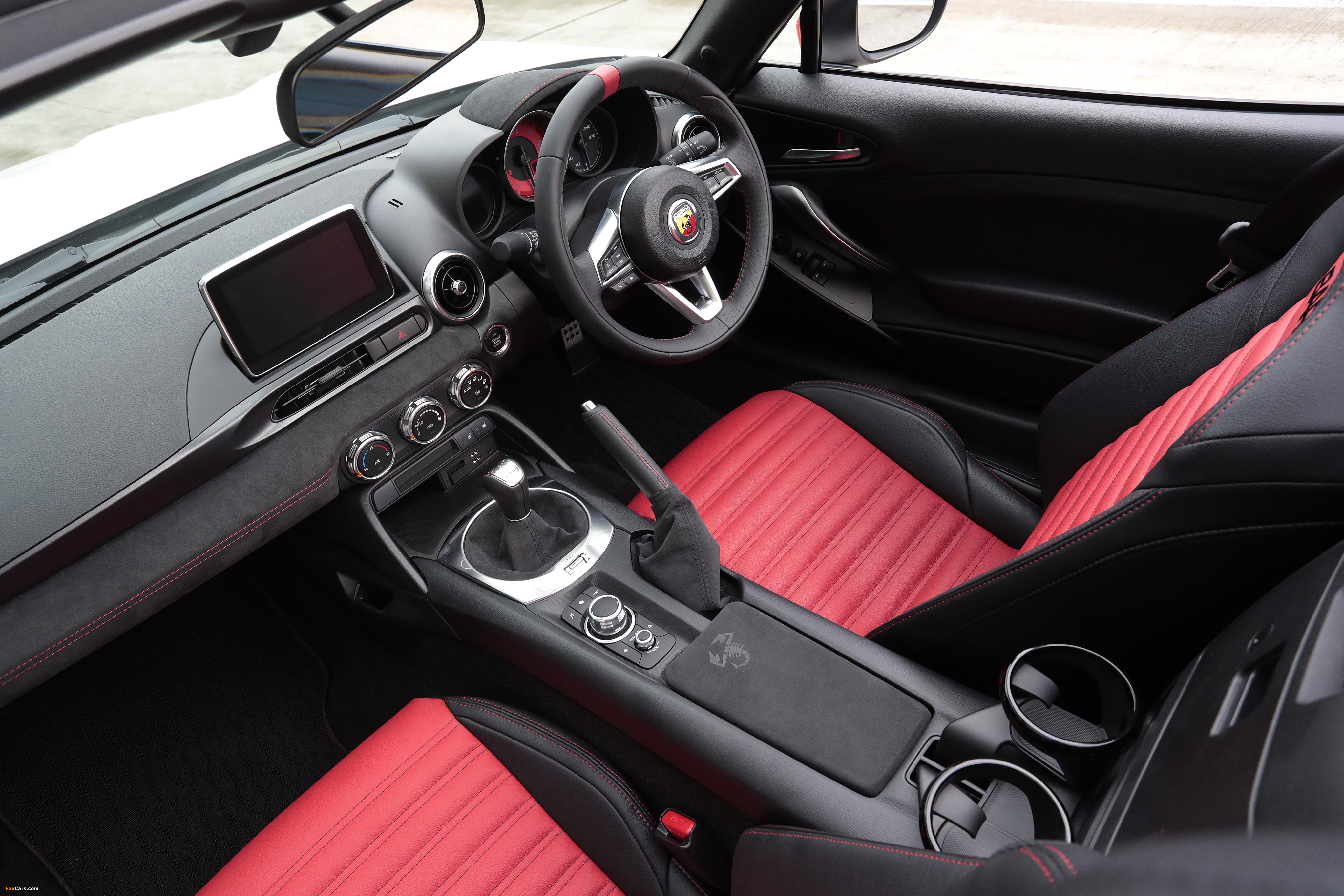 Images of Abarth 124 spider JP-spec (348) 2016 (4096 x 2731)