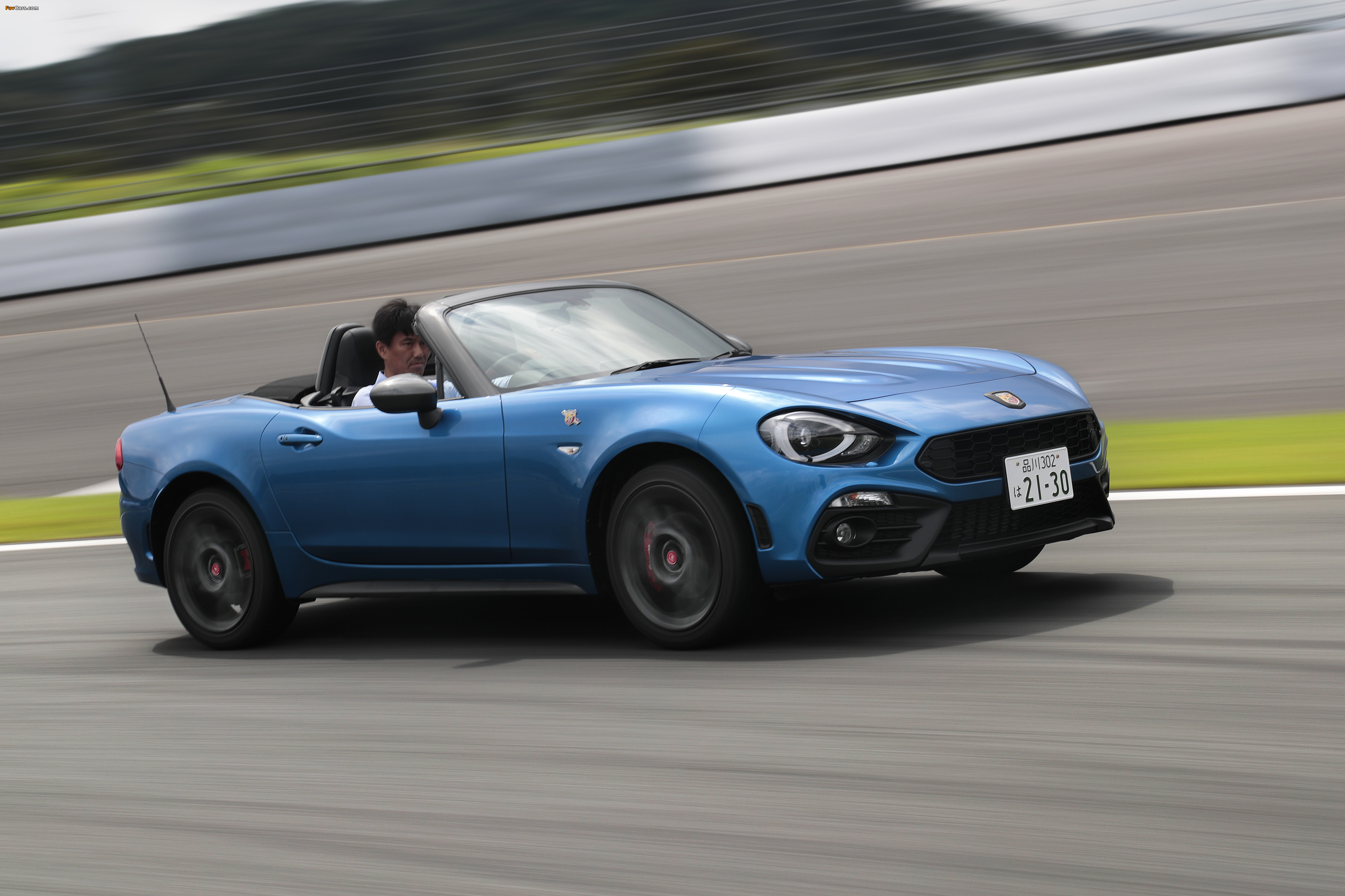 Photos of Abarth 124 spider JP-spec (348) 2016 (4096 x 2730)