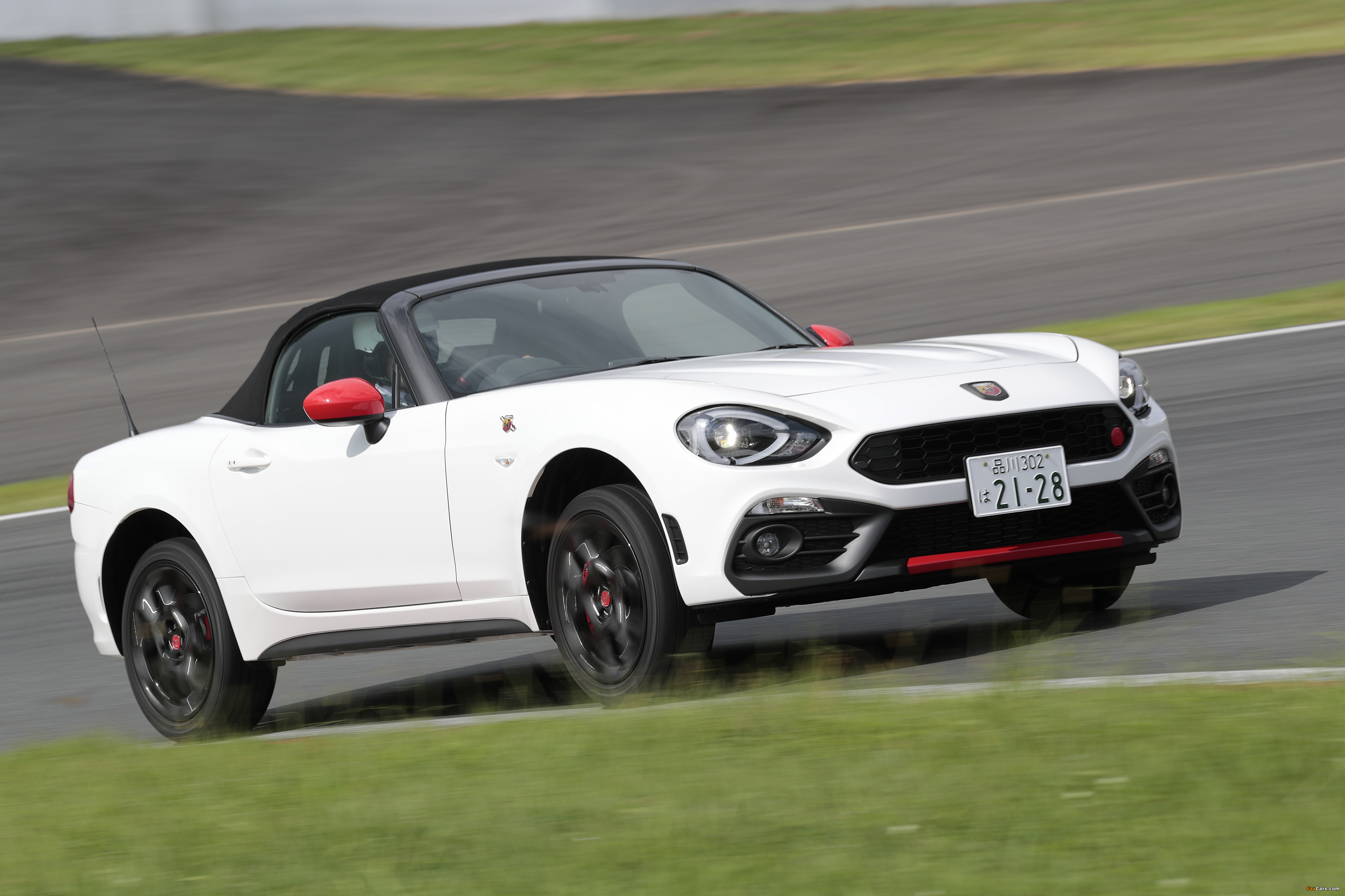 Abarth 124 spider JP-spec (348) 2016 wallpapers (4096 x 2730)