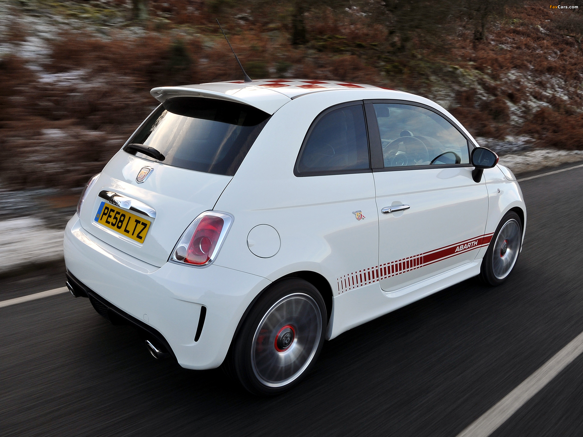 Abarth 500 UK-spec (2009) images (2048 x 1536)