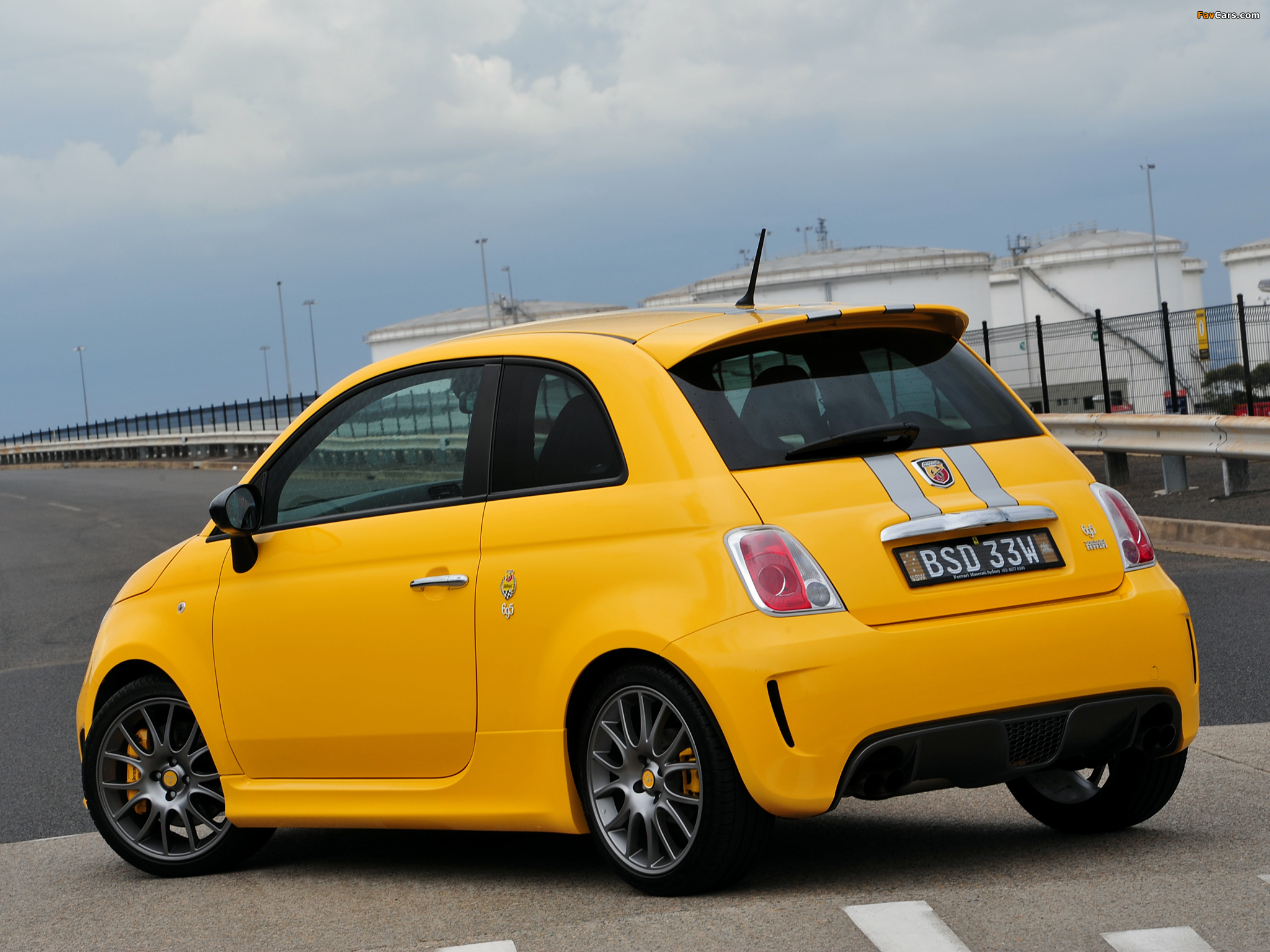 Abarth 695 Tributo Ferrari AU-spec (2011) wallpapers (2048 x 1536)