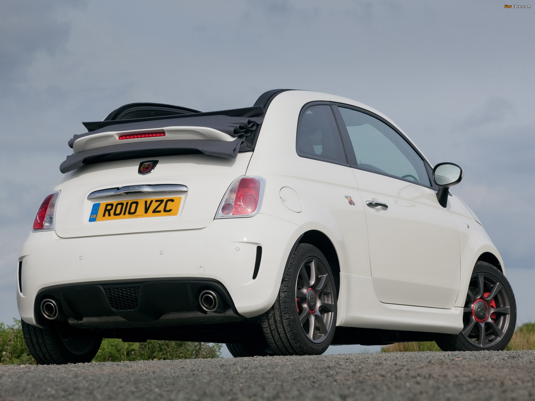 Images of Abarth 500C UK-spec (2010) (2048 x 1536)