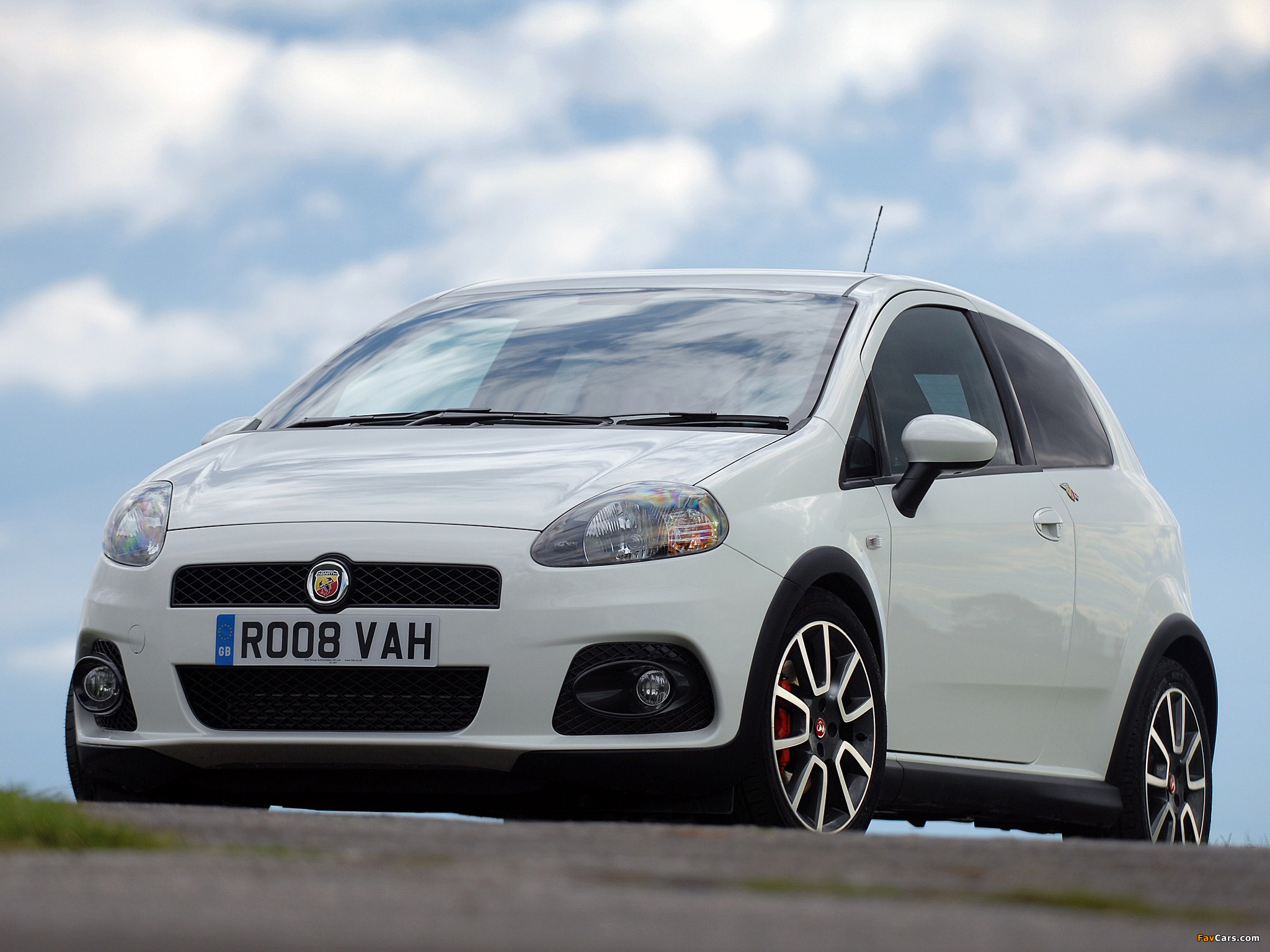 Abarth Grande Punto UK-spec 199 (2008–2010) pictures (2048 x 1536)