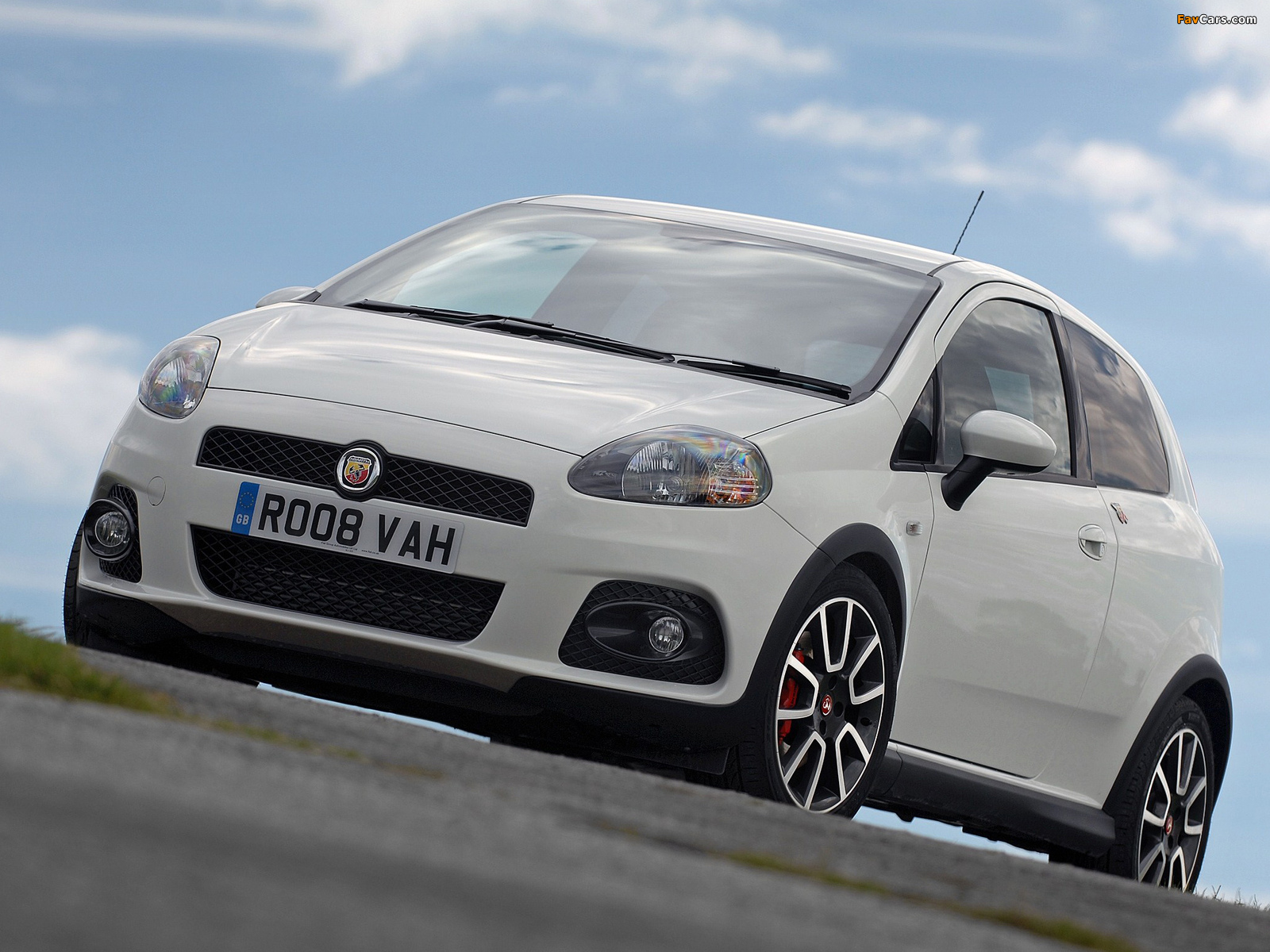 Pictures of Abarth Grande Punto UK-spec 199 (2008–2010) (1600 x 1200)