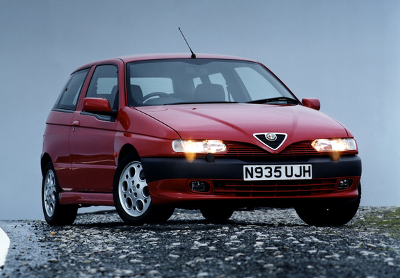 Alfa Romeo 145 wallpapers