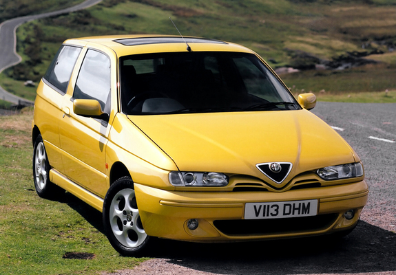 Alfa Romeo 145 UK-spec 930A (1999–2000) photos