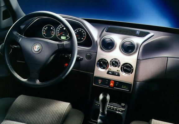 Photos of Alfa Romeo 146 930B (1999–2000)