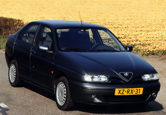 Photos of Alfa Romeo 146 930B (1999–2000)