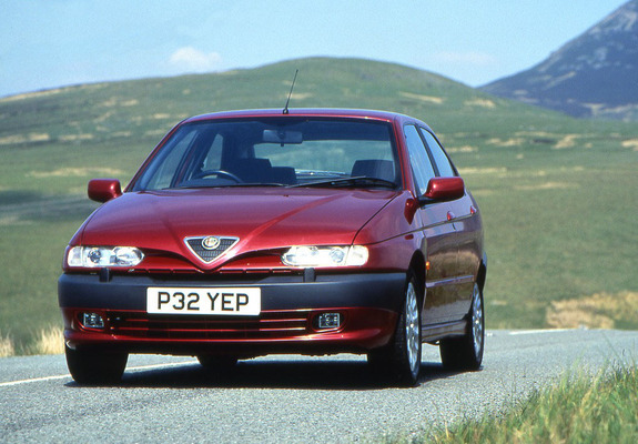 Pictures of Alfa Romeo 146 Ti UK-spec (930B) 1996–99