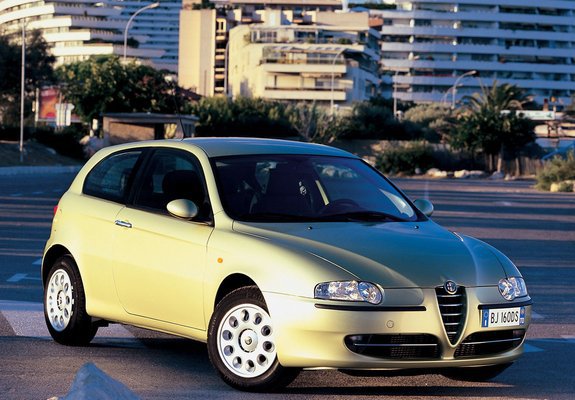 Alfa Romeo 147 3-door 937A (2000–2004) images