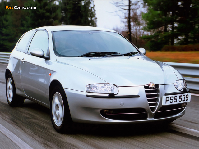 Alfa Romeo 147 3-door UK-spec 937A (2001–2004) photos (640 x 480)