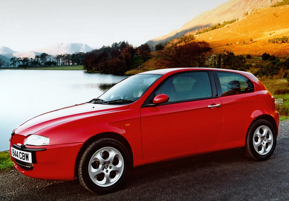 Images of Alfa Romeo 147 3-door UK-spec 937A (2001–2004)