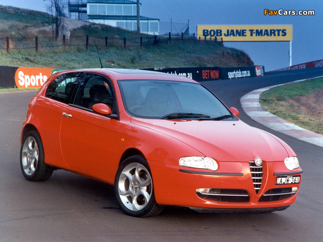 Photos of Alfa Romeo 147 3-door AU-spec 937A (2001–2004) (640 x 480)