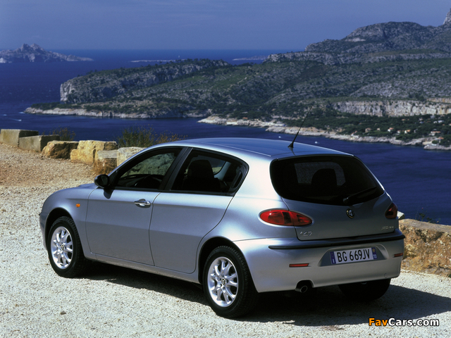 Photos of Alfa Romeo 147 5-door 937B (2001–2004) (640 x 480)