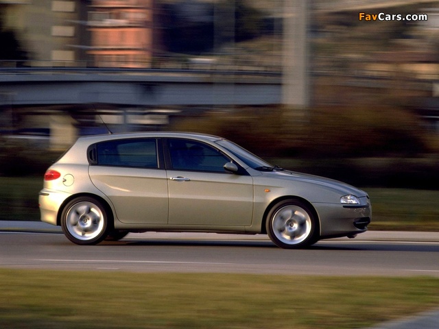 Photos of Alfa Romeo 147 5-door 937B (2001–2004) (640 x 480)