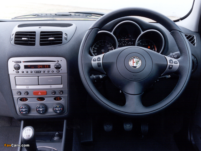 Pictures of Alfa Romeo 147 5-door AU-spec 937B (2001–2004) (800 x 600)
