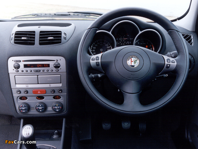 Pictures of Alfa Romeo 147 5-door AU-spec 937B (2001–2004) (640 x 480)