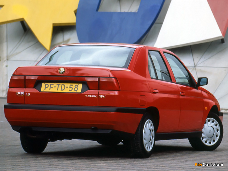 Photos of Alfa Romeo 155 167 (1995–1997) (800 x 600)