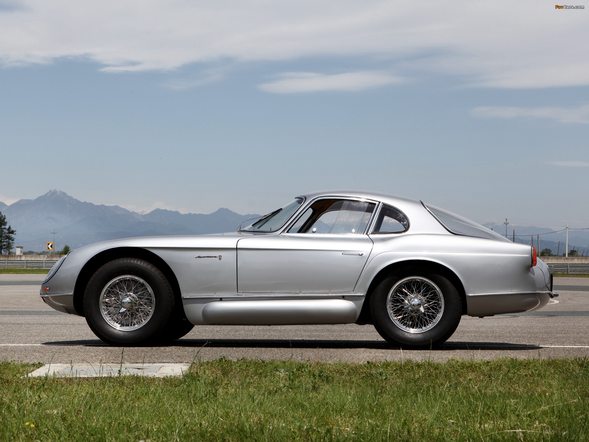 Photos of Alfa Romeo 2000 Sportiva Coupe 1366 (1954) (2048 x 1536)