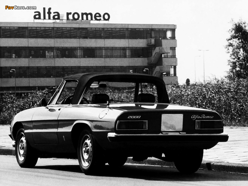 Alfa Romeo 2000 Spider Veloce 105 (1971–1983) pictures (800 x 600)