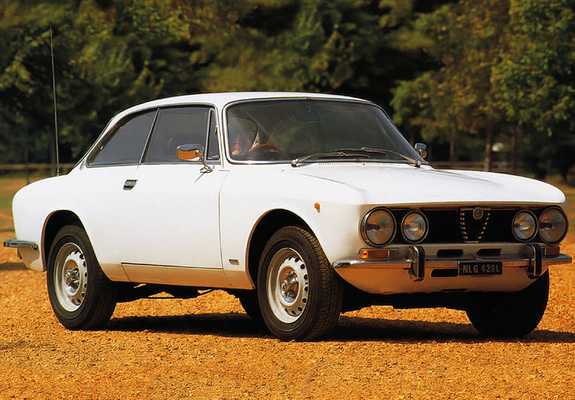 Alfa Romeo 2000 GT Veloce UK-spec 105 (1971–1976) wallpapers