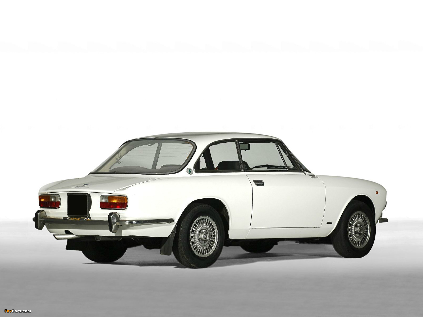 Alfa Romeo 2000 GT Veloce 105 (1971–1976) images (1600 x 1200)