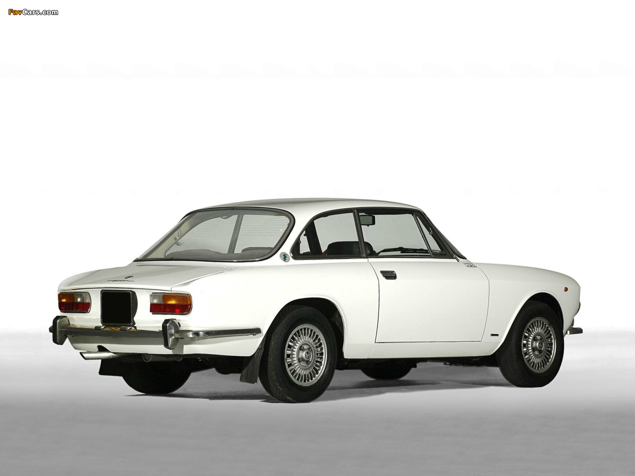 Alfa Romeo 2000 GT Veloce 105 (1971–1976) images (1280 x 960)