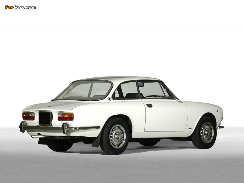 Alfa Romeo 2000 GT Veloce 105 (1971–1976) images (800 x 600)