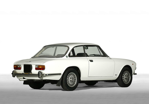 Alfa Romeo 2000 GT Veloce 105 (1971–1976) images