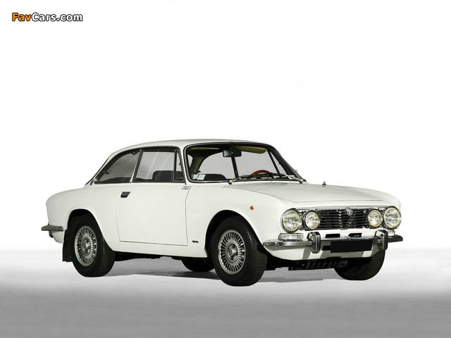 Alfa Romeo 2000 GT Veloce 105 (1971–1976) photos (640 x 480)