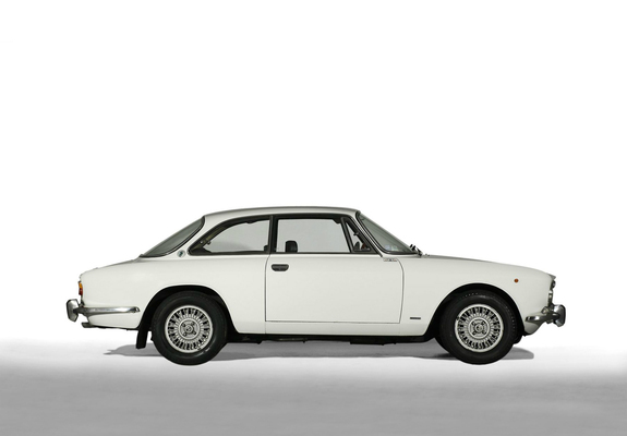 Images of Alfa Romeo 2000 GT Veloce 105 (1971–1976)