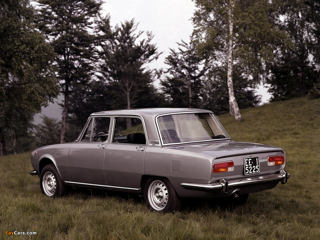 Photos of Alfa Romeo 2000 Berlina 105 (1971–1977) (1024 x 768)