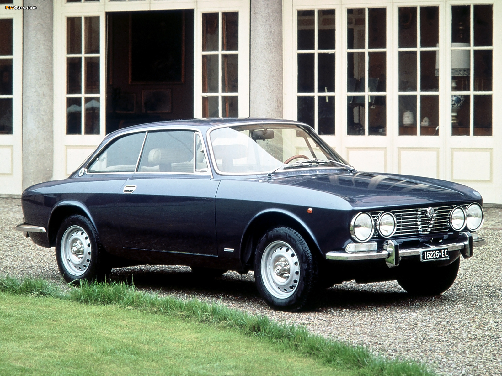 Photos of Alfa Romeo 2000 GT Veloce 105 (1971–1976) (1600 x 1200)