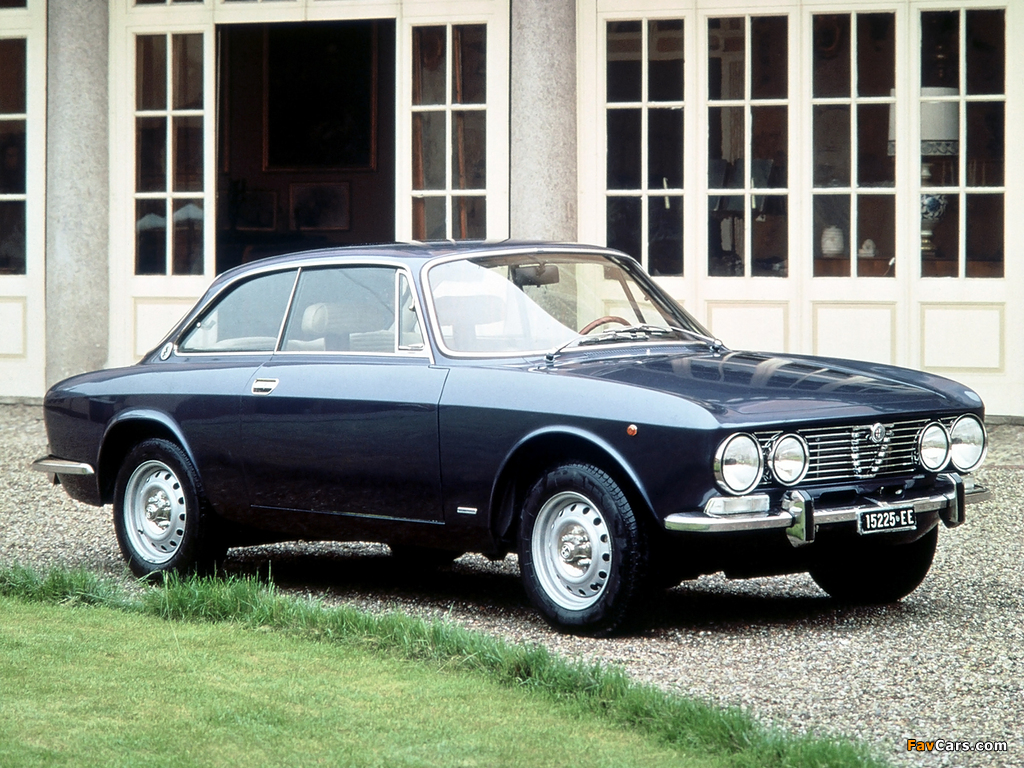 Photos of Alfa Romeo 2000 GT Veloce 105 (1971–1976) (1024 x 768)