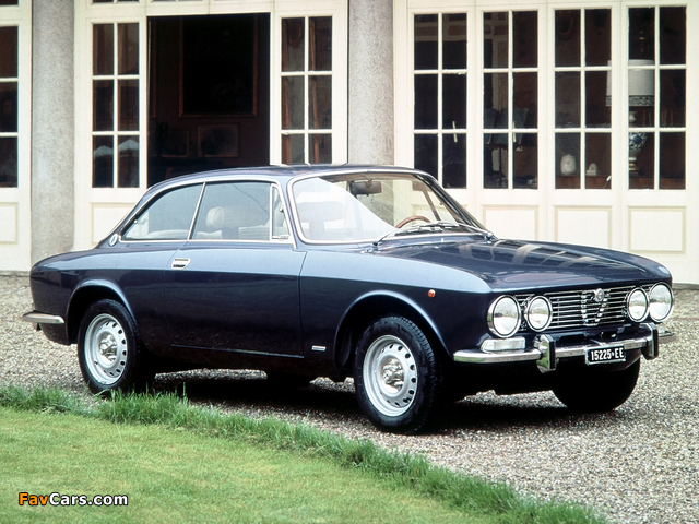 Photos of Alfa Romeo 2000 GT Veloce 105 (1971–1976) (640 x 480)