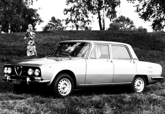 Pictures of Alfa Romeo 2000 Berlina 105 (1971–1977)