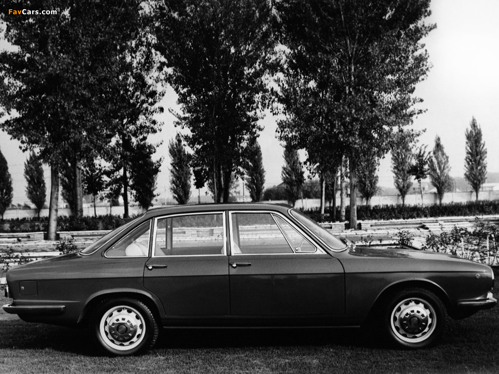 Photos of Alfa Romeo 2600 De Luxe 106 (1965–1967) (1024 x 768)