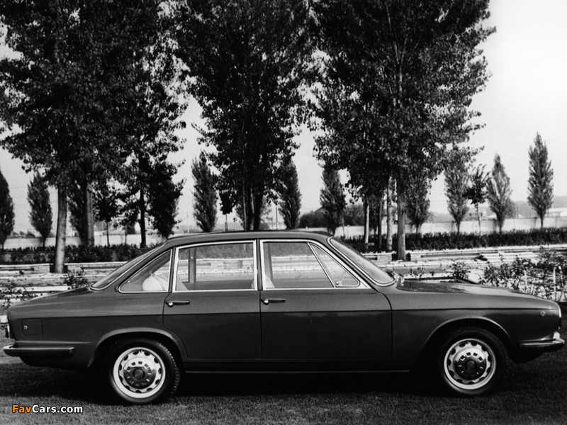 Photos of Alfa Romeo 2600 De Luxe 106 (1965–1967) (800 x 600)