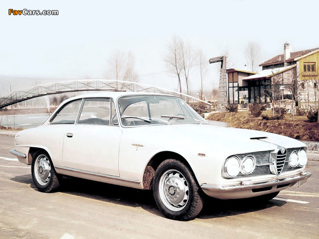 Photos of Alfa Romeo 2600 Sprint 106 (1962–1966) (640 x 480)