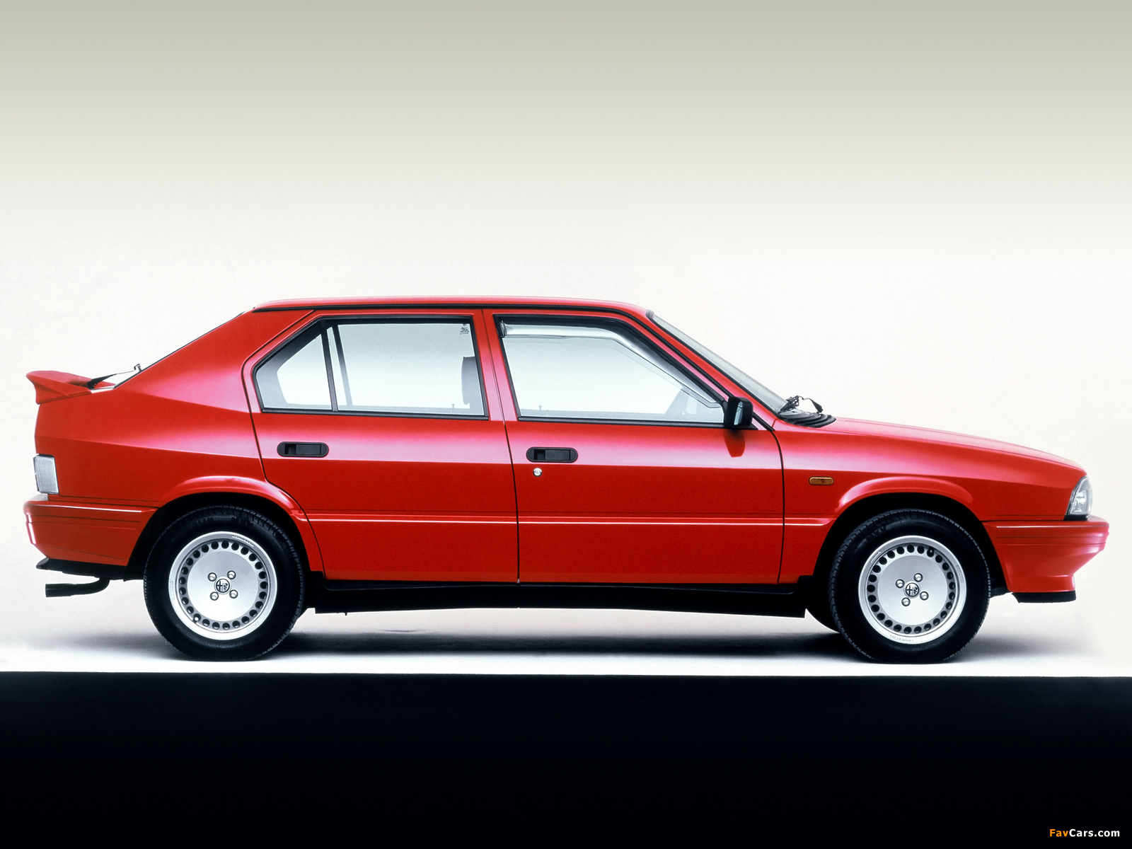 Alfa Romeo 33 1.7 Quadrifoglio Verde 905 (1986–1990) images (1600 x 1200)