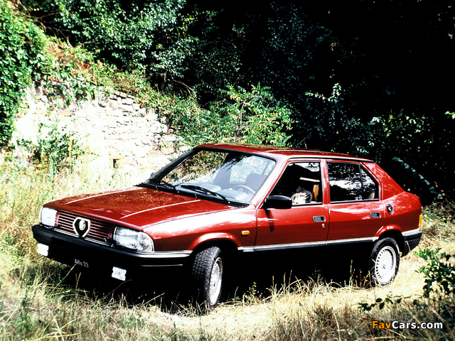 Alfa Romeo 33 1.5 4x4 905 (1984–1986) pictures (640 x 480)