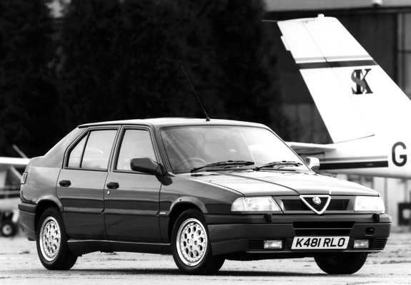 Photos of Alfa Romeo 33 Boxer 16V UK-spec 907 (1990–1994)
