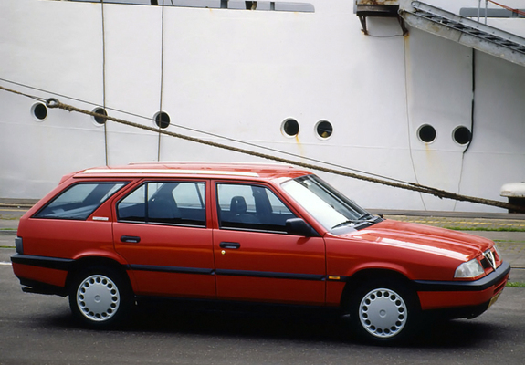 Photos of Alfa Romeo Sport Wagon 907 (1990–1994)
