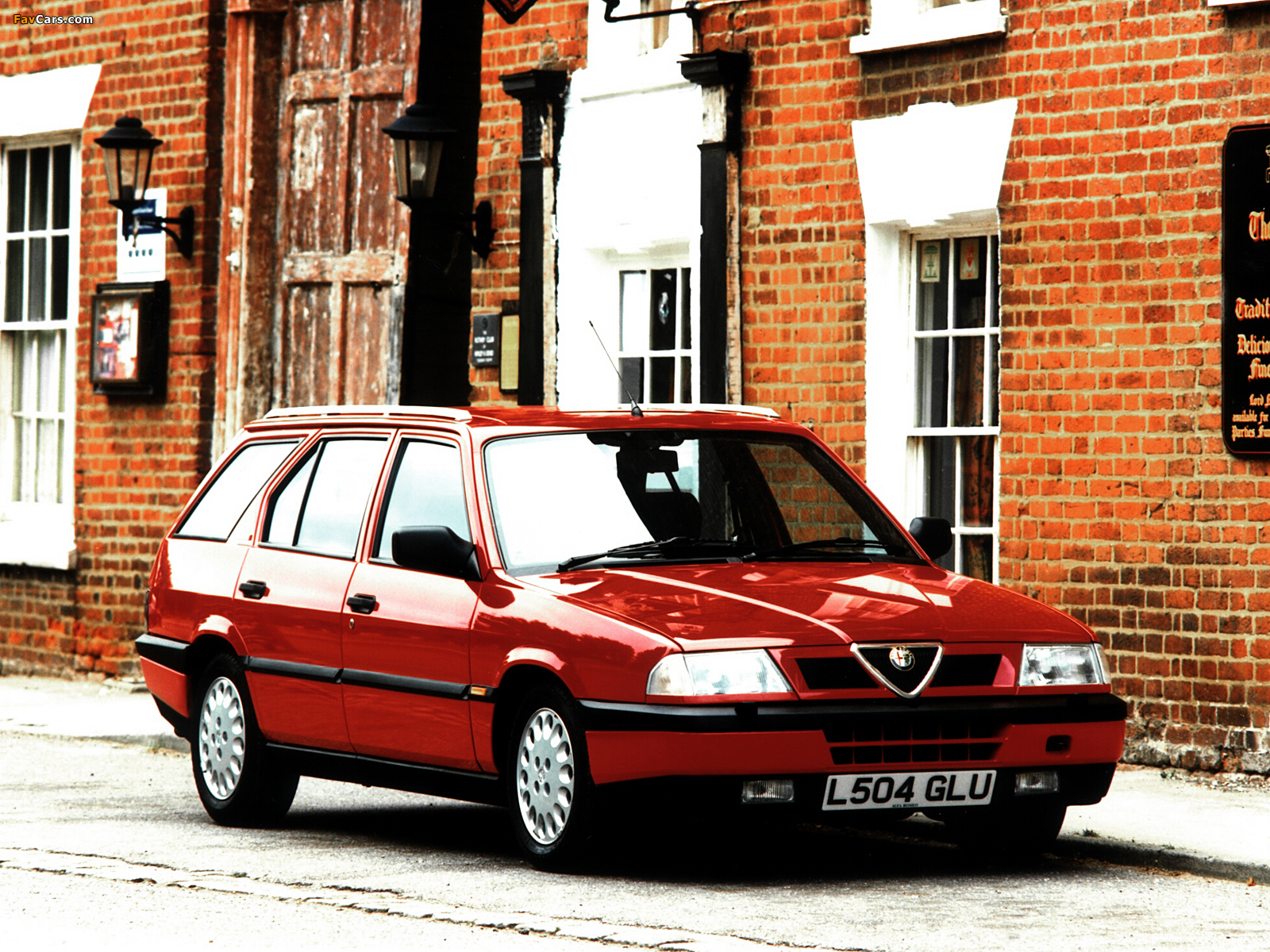 Photos of Alfa Romeo Sport Wagon UK-spec 907 (1990–1994) (1600 x 1200)