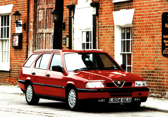 Photos of Alfa Romeo Sport Wagon UK-spec 907 (1990–1994)