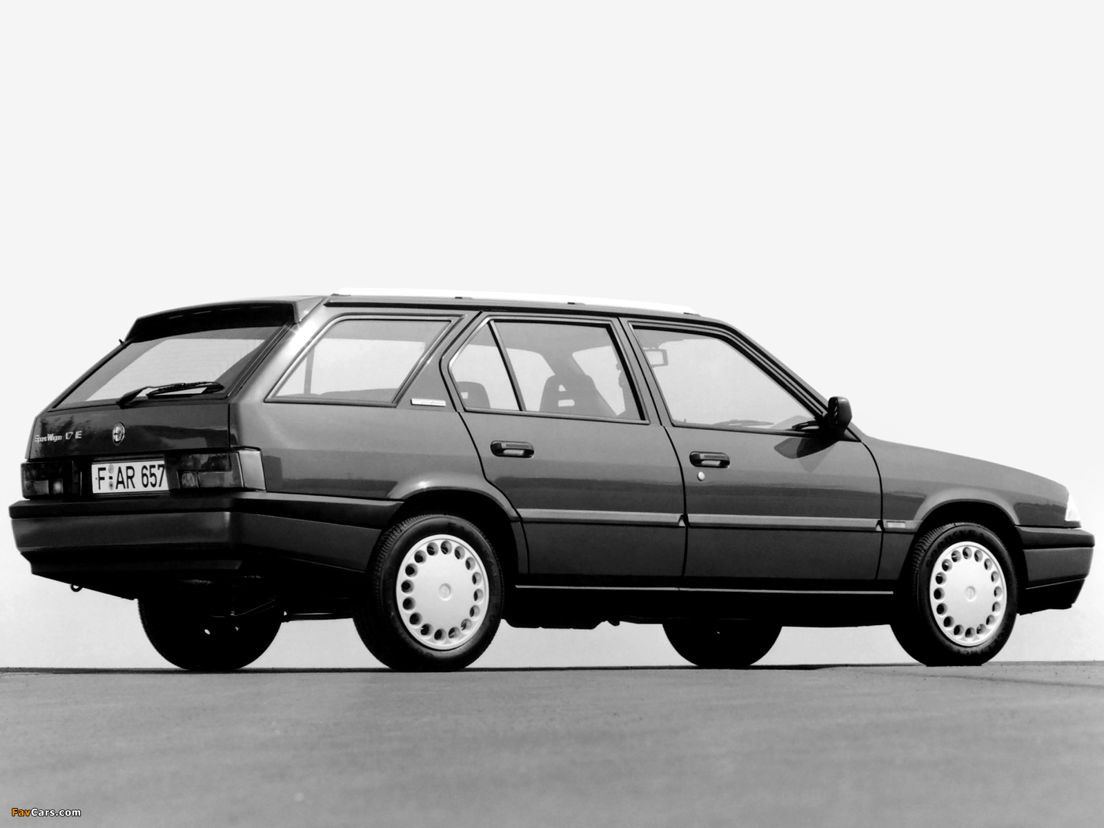 Pictures of Alfa Romeo Sport Wagon 907 (1990–1994) (1600 x 1200)