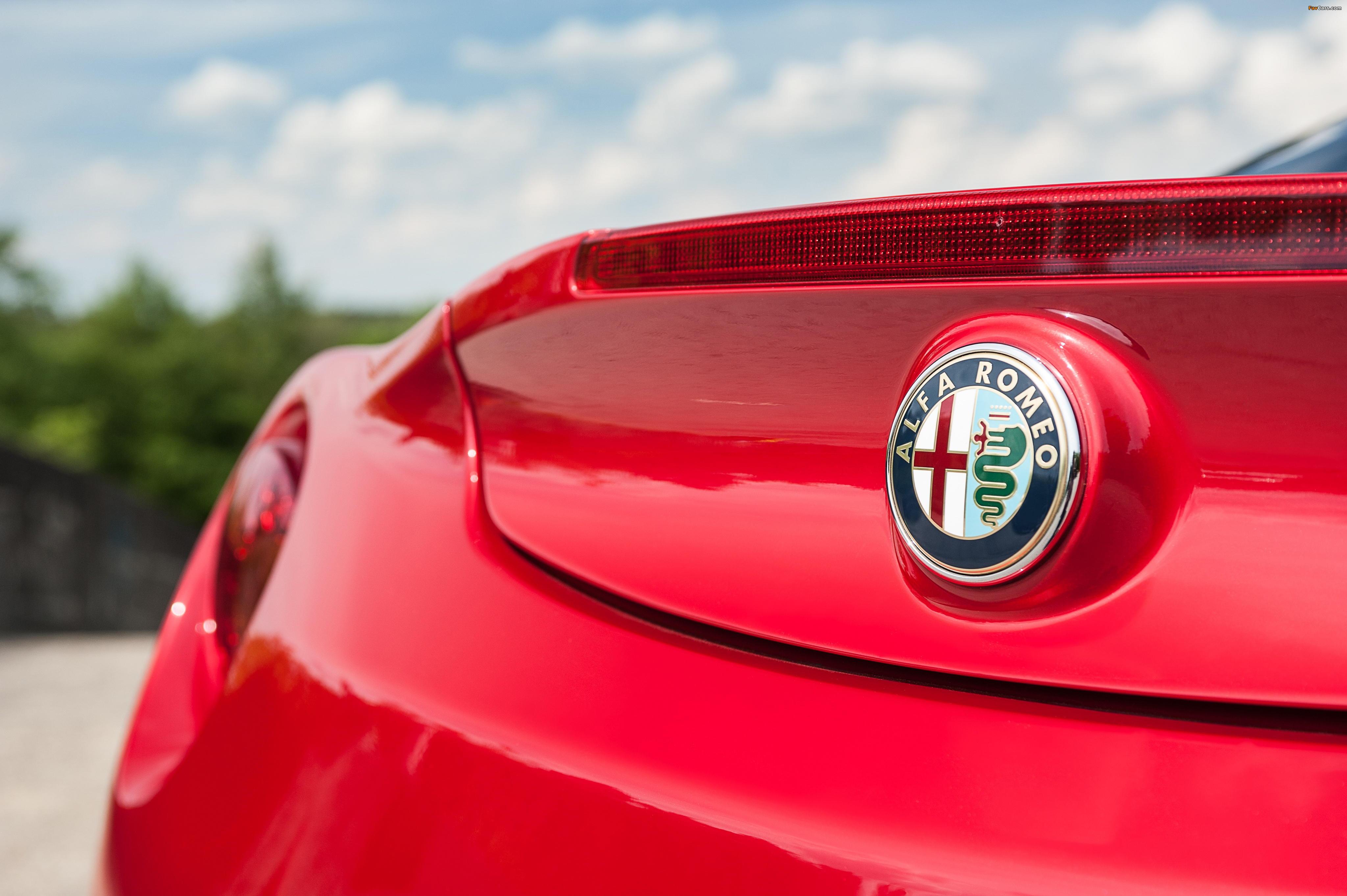 Alfa Romeo 4C UK-spec (960) 2014 pictures (4096 x 2725)