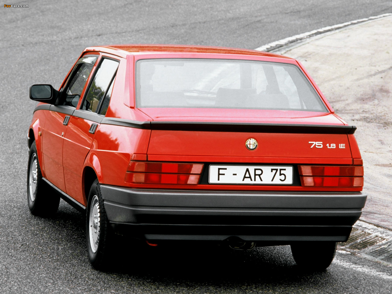 Alfa Romeo 75 162B (1988–1992) images (1600 x 1200)