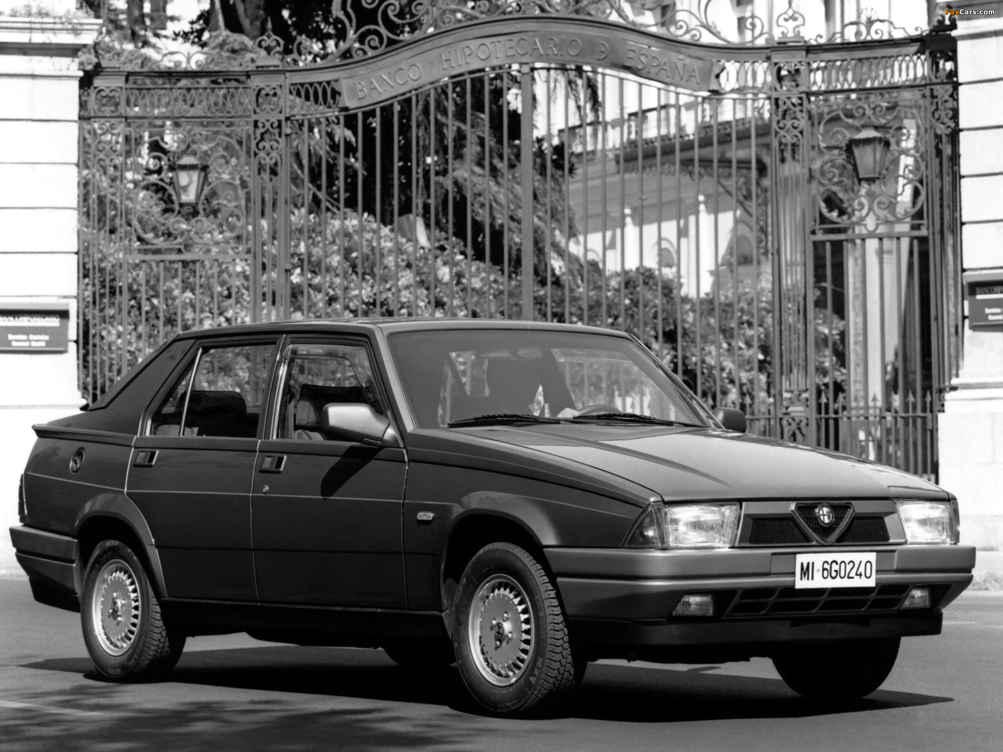 Alfa Romeo 75 162B (1988–1992) images (2048 x 1536)