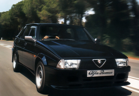 Photos of Alfa Romeo 75 V6 3.0 Veloce 162B (1988–1992)